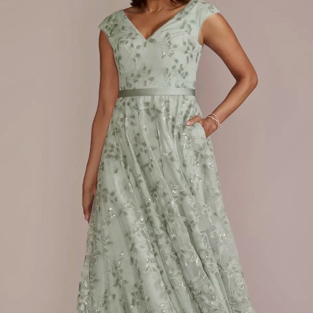 Beautiful dusty sage mother of the bride dress. - Picture 11 of 12